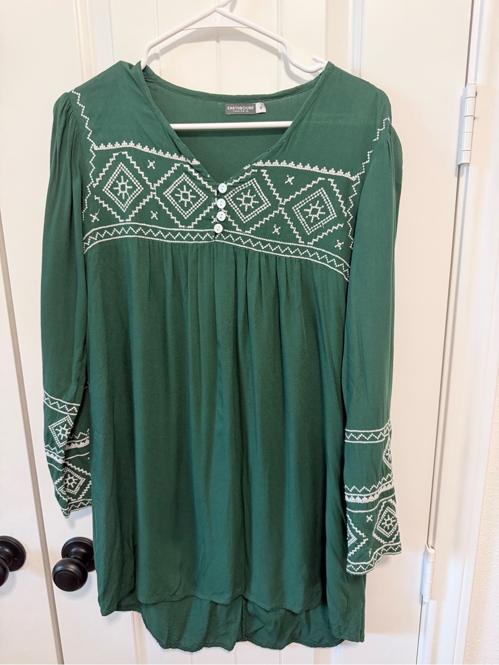 EARTHBOUND Forest Green Embroidered Long-Sleeve Peasant Tunic